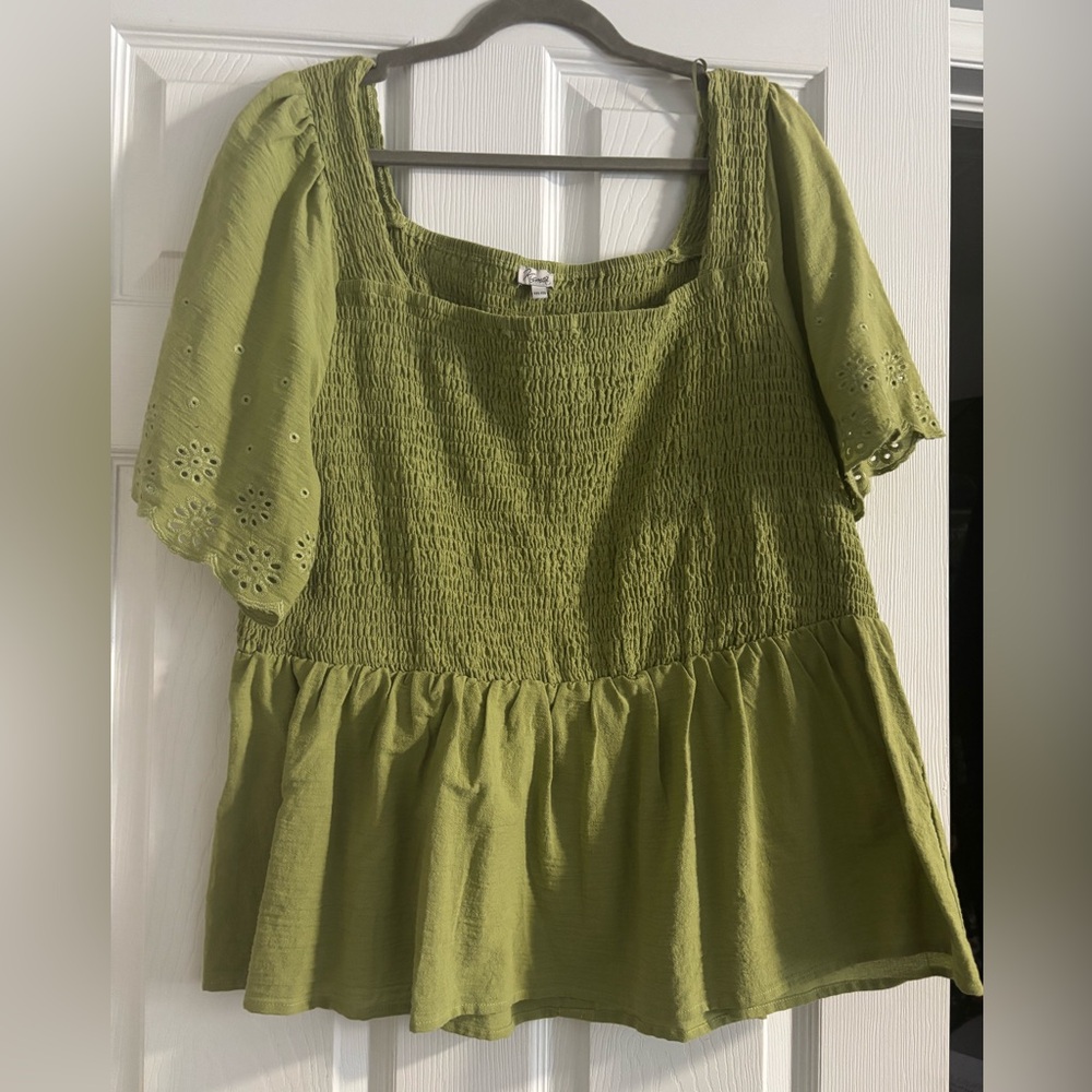 BNWT KISMET SIZE XXL TOP WITH SMOCKED BODY